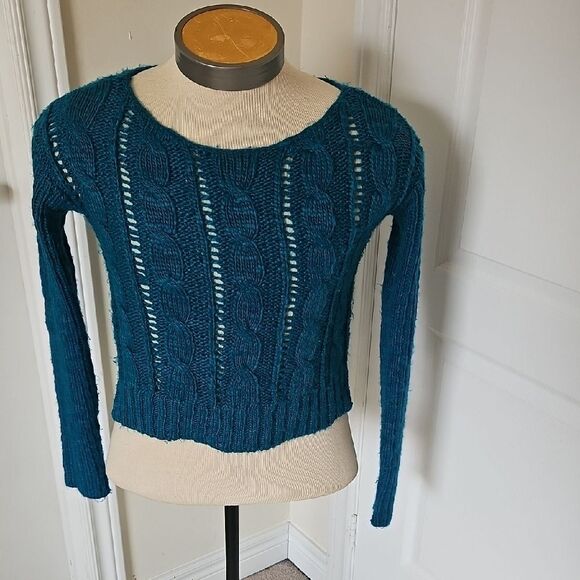 Aeropostale Blue Crew Neck Sweater with Vertical Knit Patterns - Picture 8 of 16